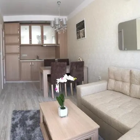 A&a Luxus Apartament 200 M From Sea 公寓 *